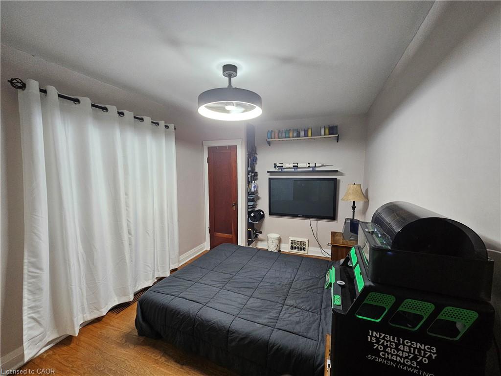75 Barons Avenue S Property Photo 7