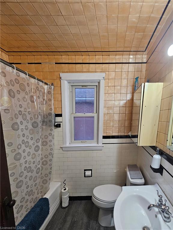 75 Barons Avenue S Property Photo 9