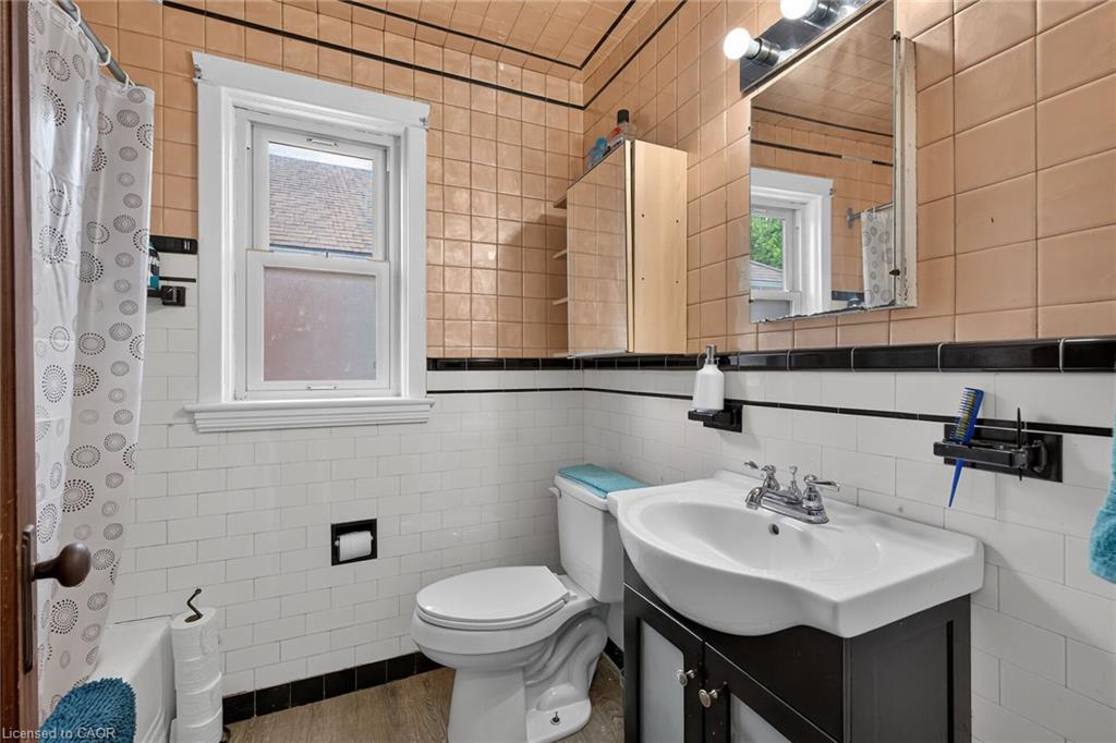 75 Barons Avenue S Property Photo 15