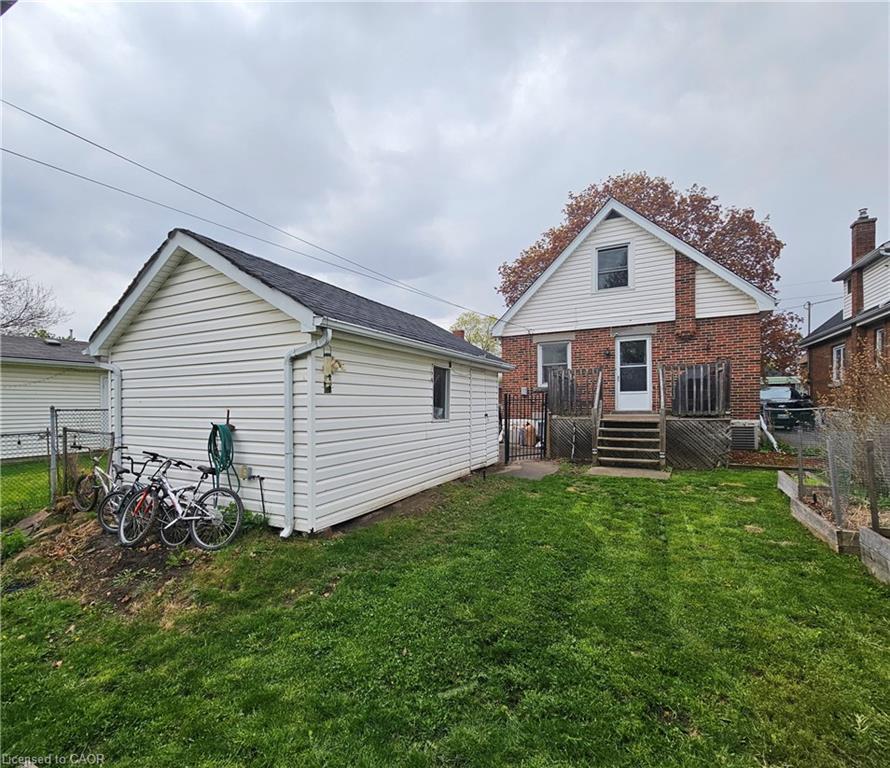 75 Barons Avenue S Property Photo 17