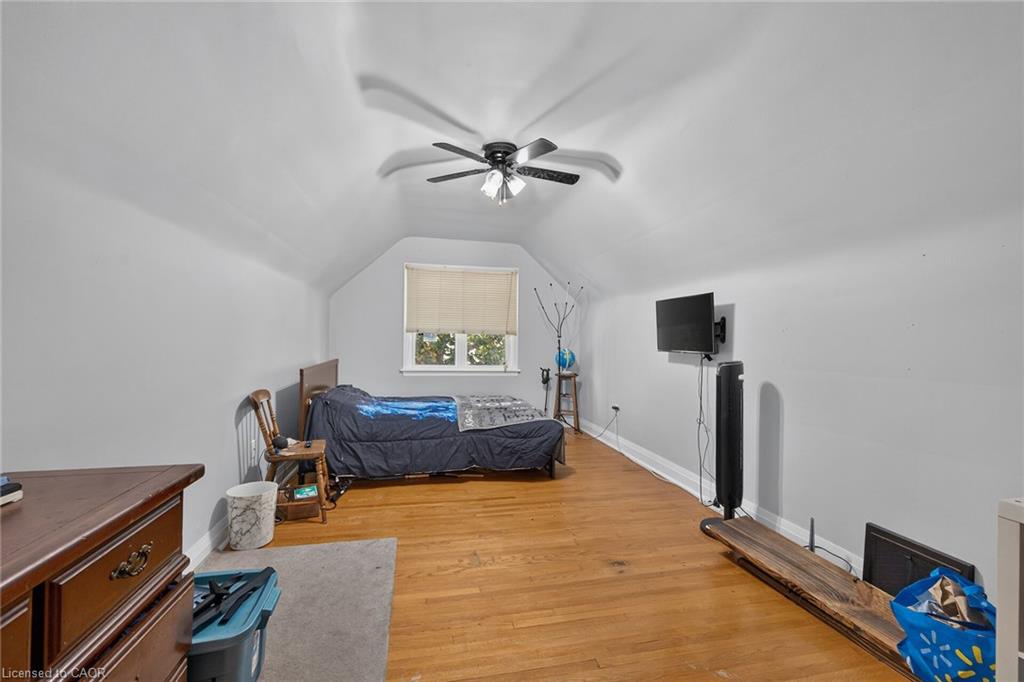75 Barons Avenue S Property Photo 17