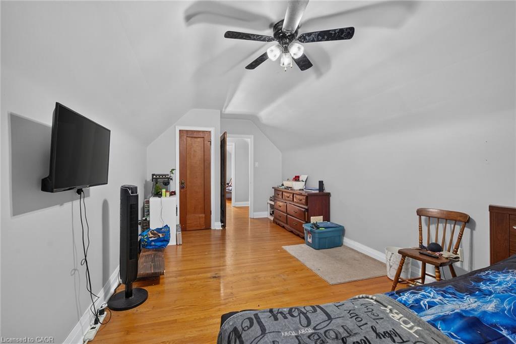 75 Barons Avenue S Property Photo 18
