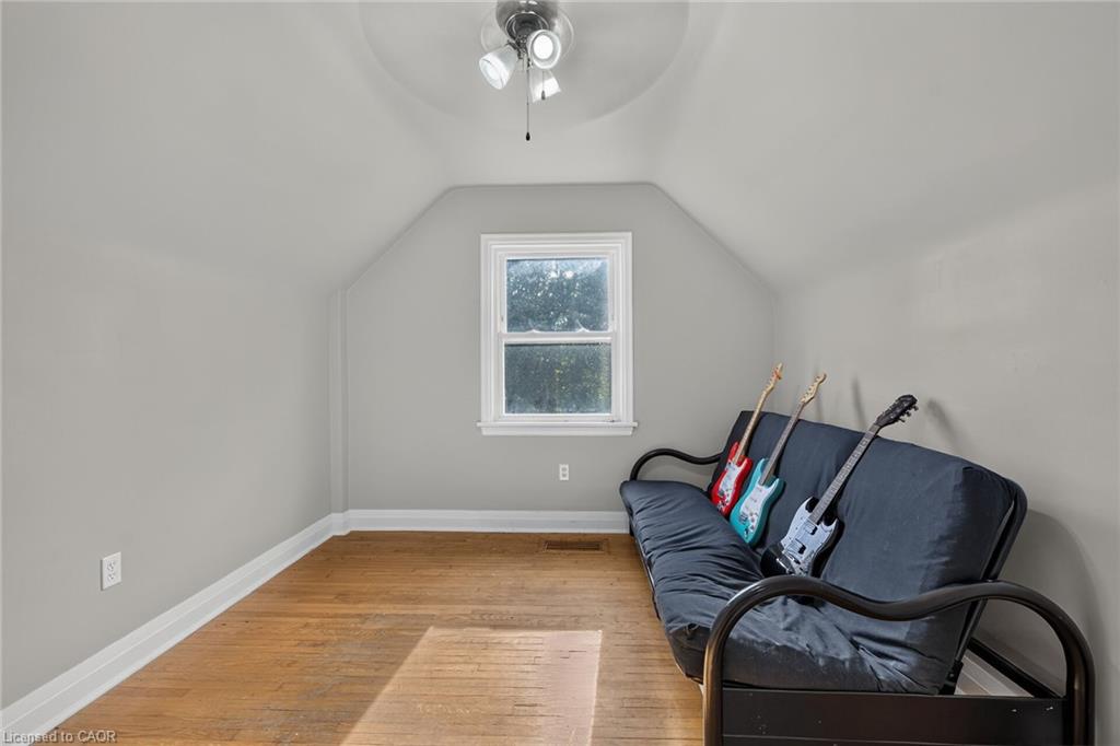75 Barons Avenue S Property Photo 19