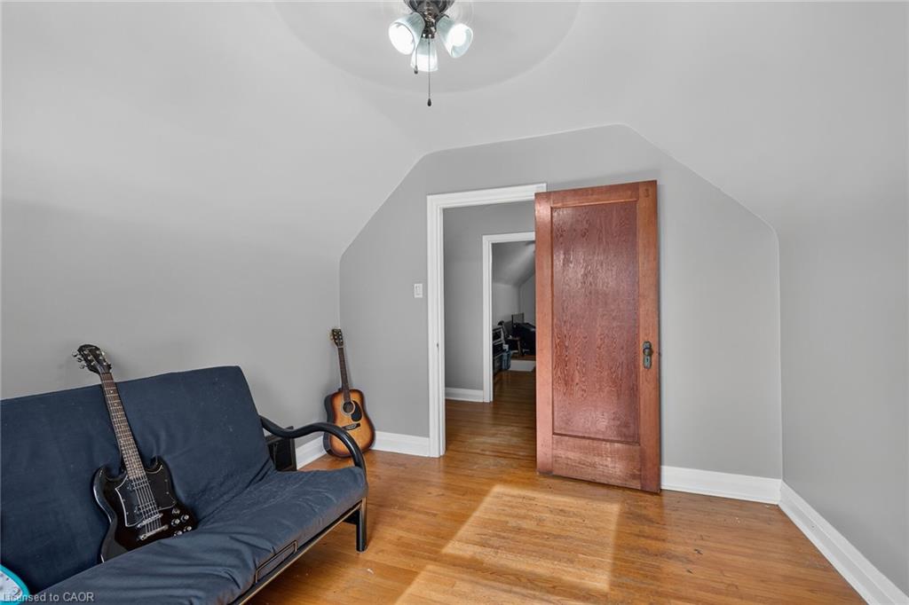 75 Barons Avenue S Property Photo 20
