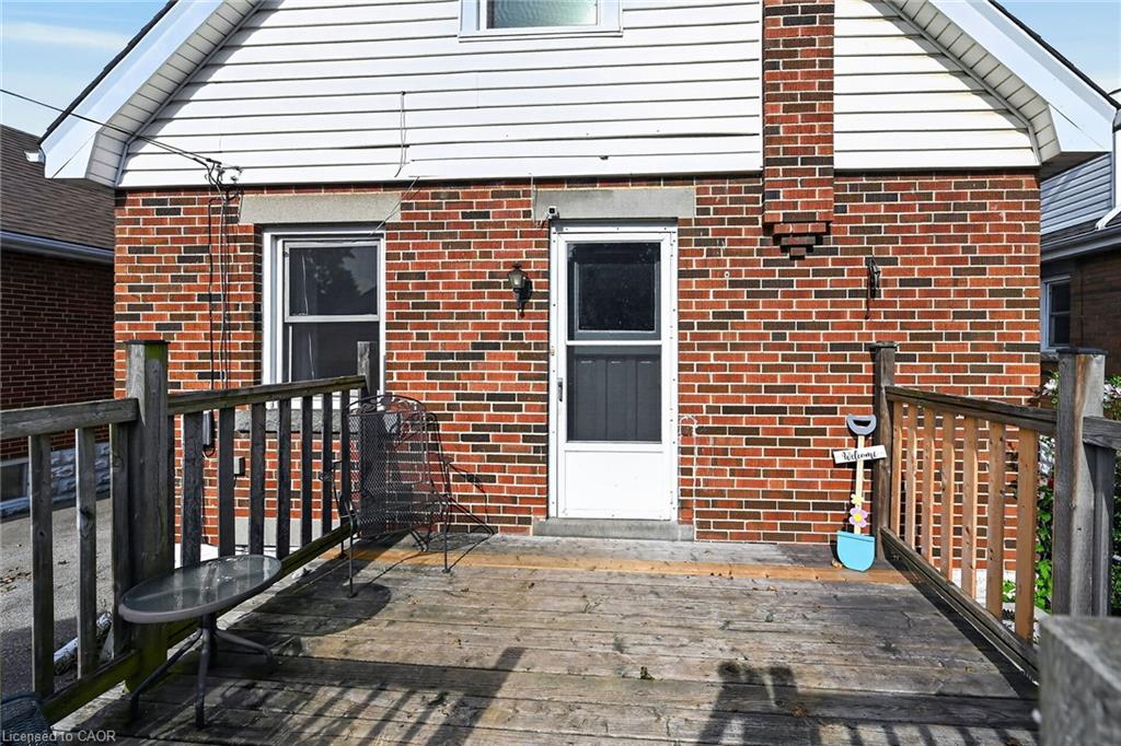 75 Barons Avenue S Property Photo 23