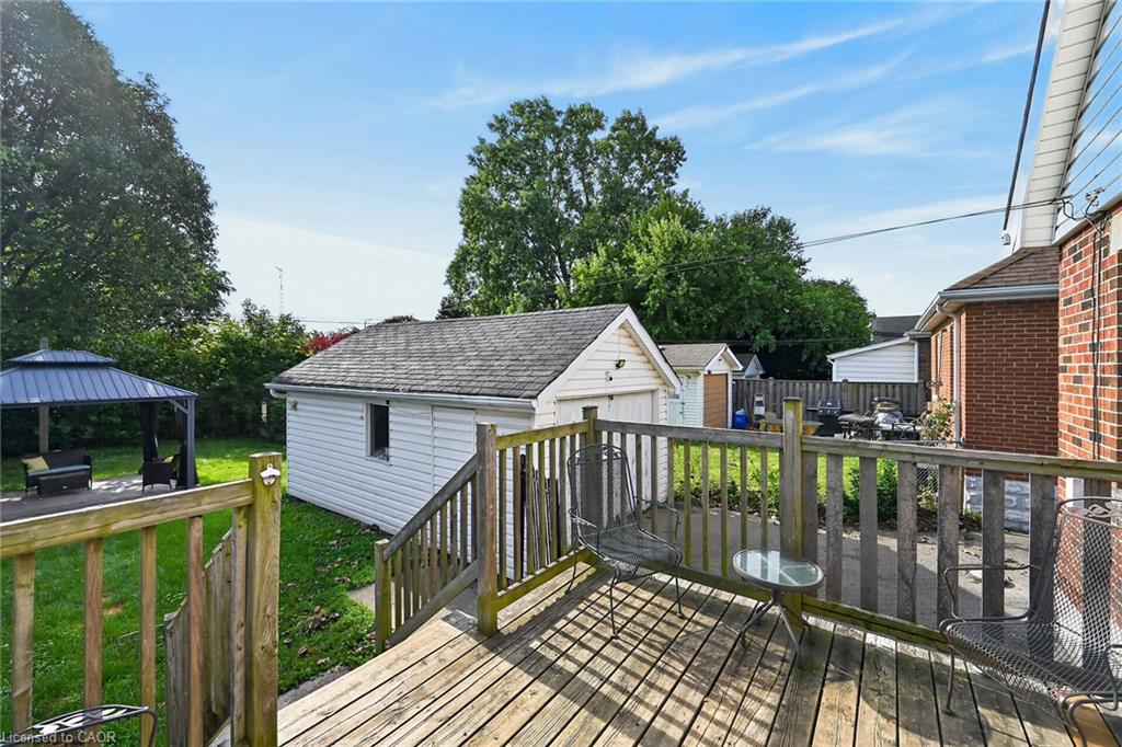 75 Barons Avenue S Property Photo 25