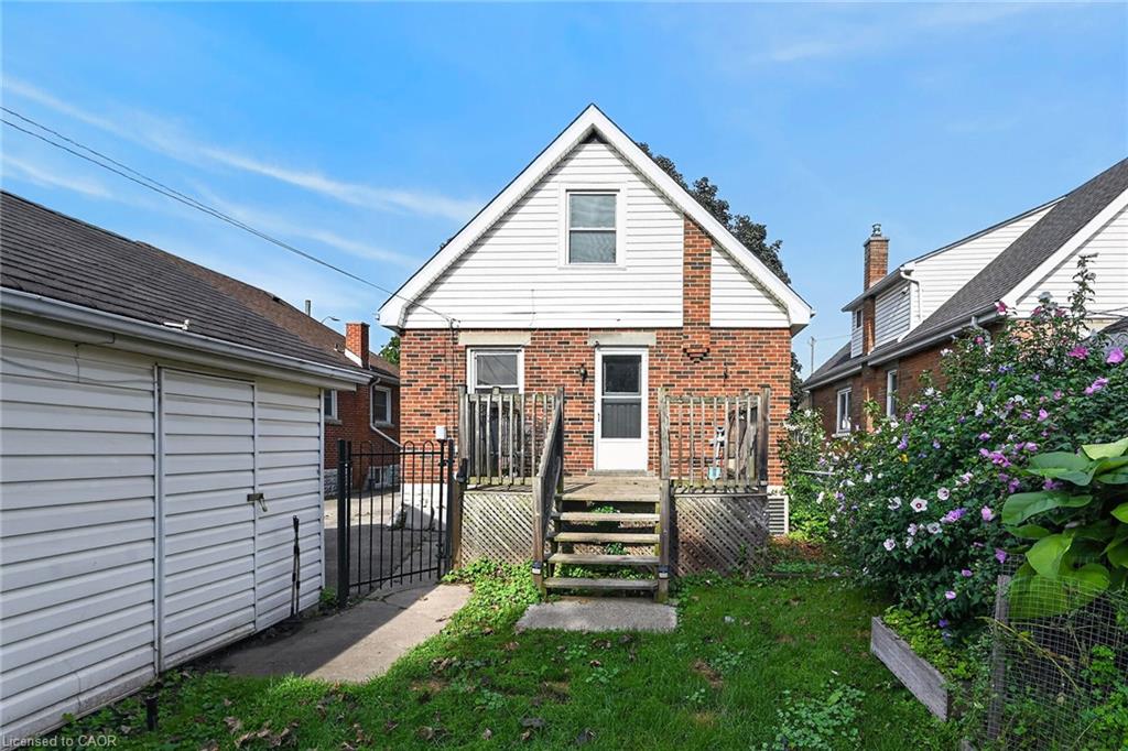 75 Barons Avenue S Property Photo 27