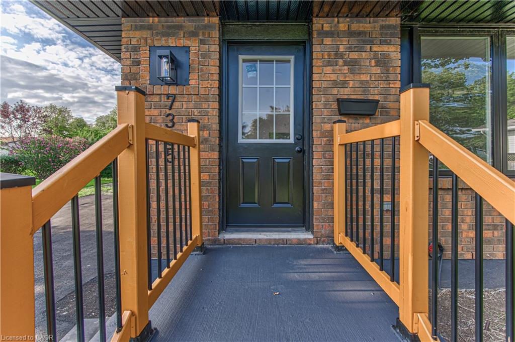 7385 North Dorset Place Property Photo 4