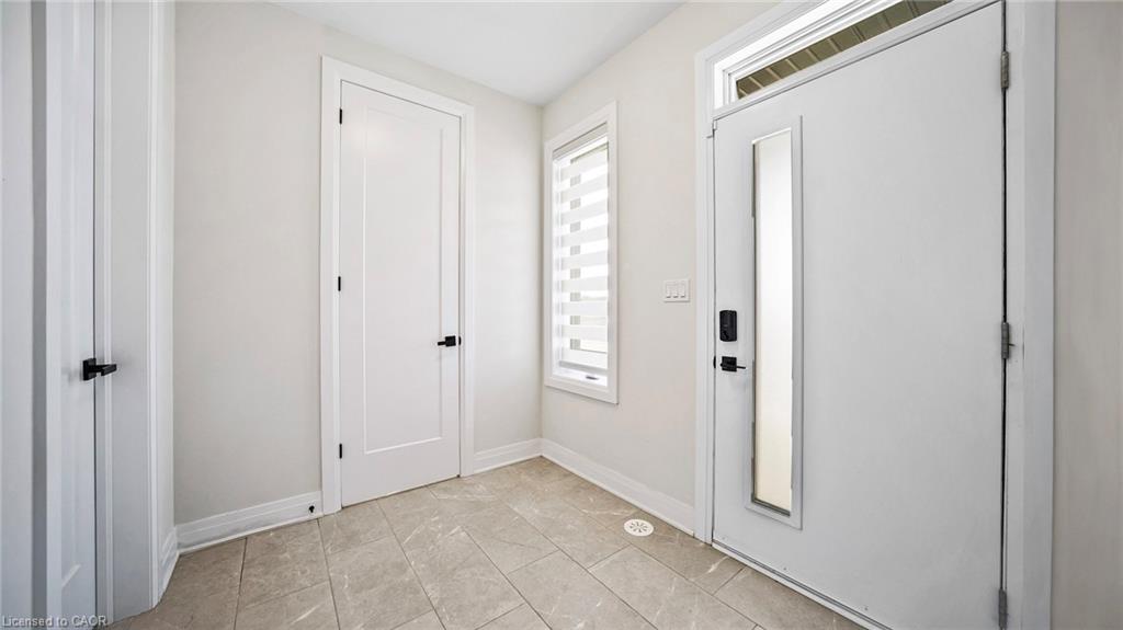 102 Settlers Road E Property Photo 3