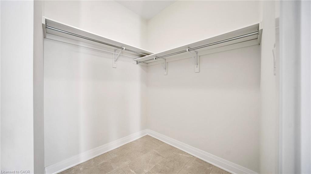102 Settlers Road E Property Photo 6