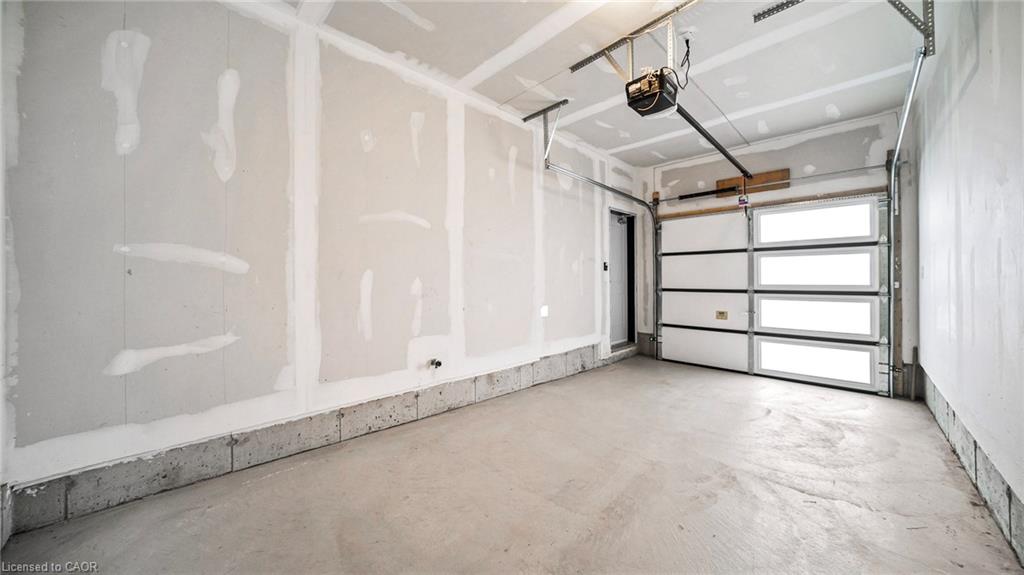 102 Settlers Road E Property Photo 8