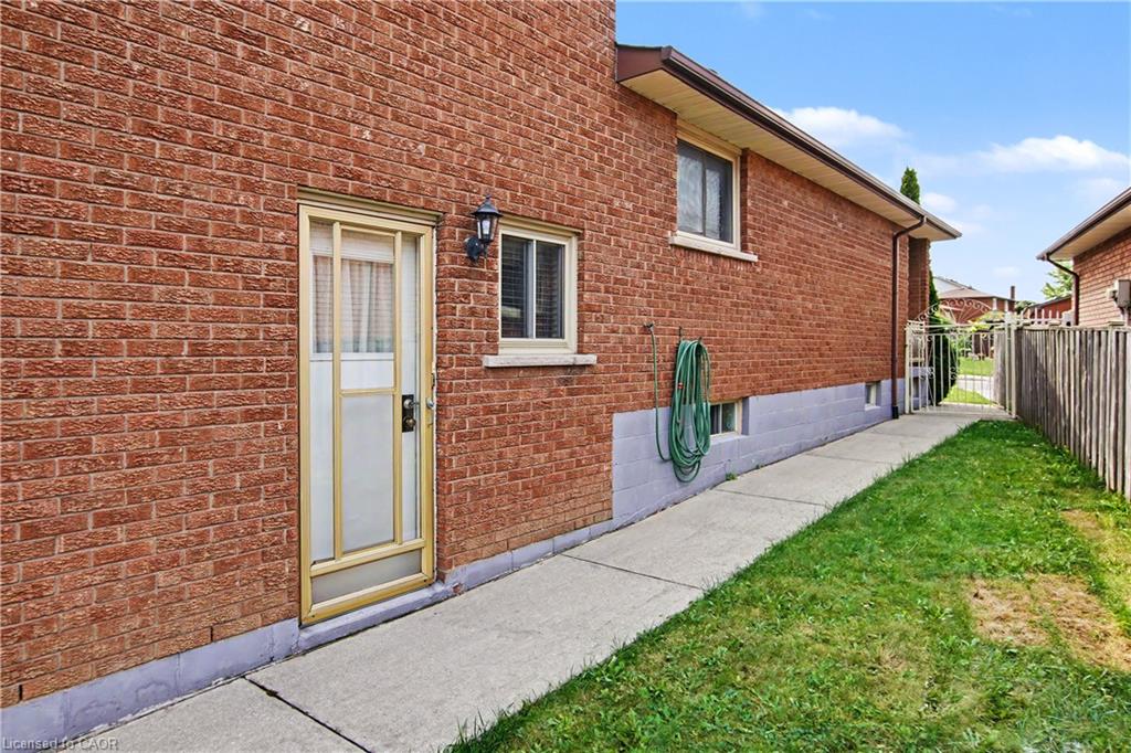 14 Indian Crescent Property Photo 4