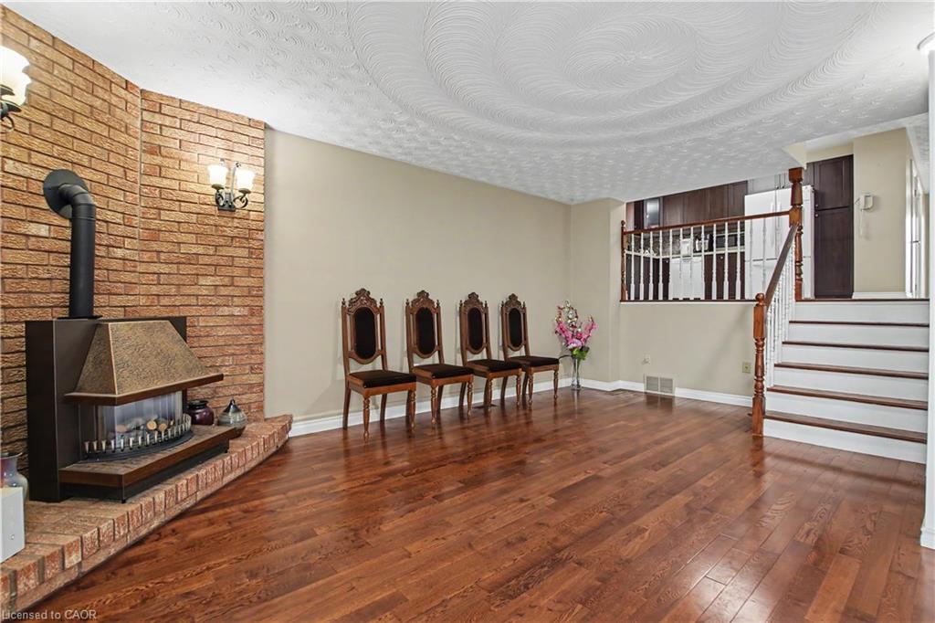 14 Indian Crescent Property Photo 6