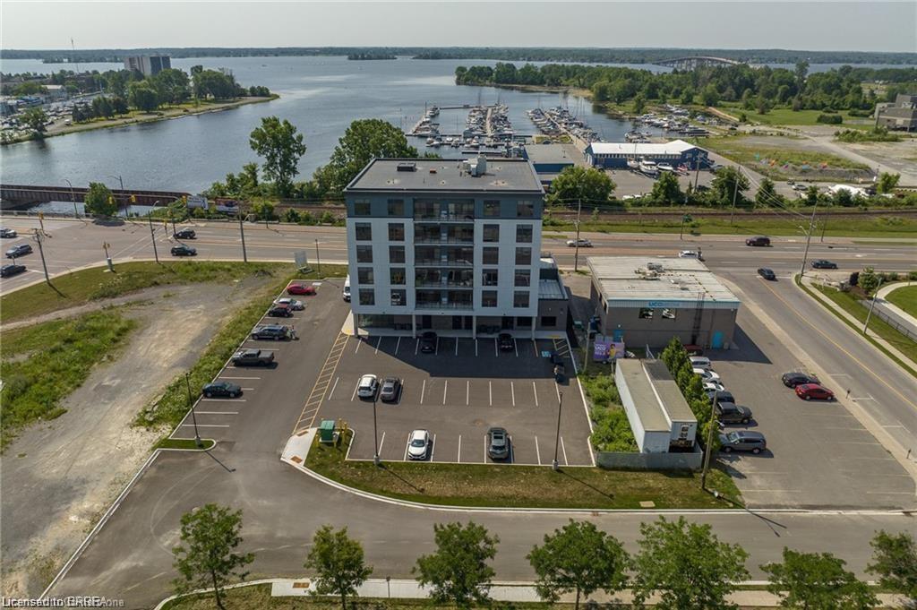 305-2 Dundas Street W Property Photo 1