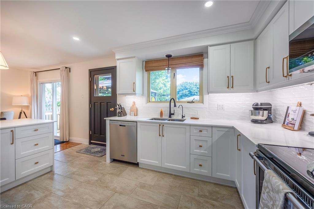 9 Normandy Circle Property Photo 11
