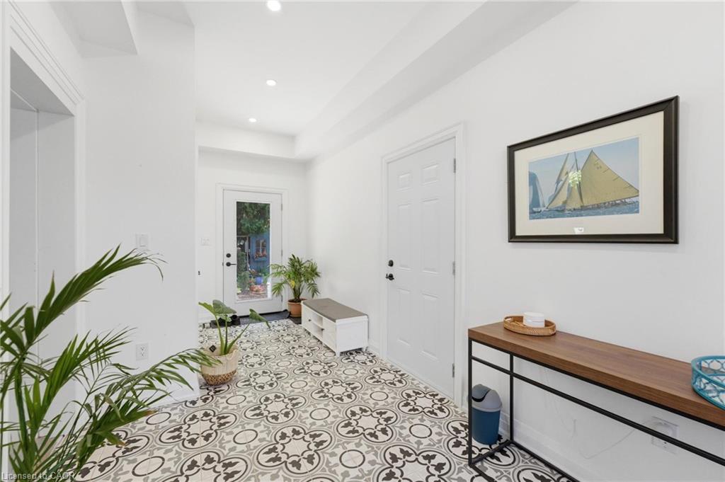 82 Cumming Court Property Photo 3