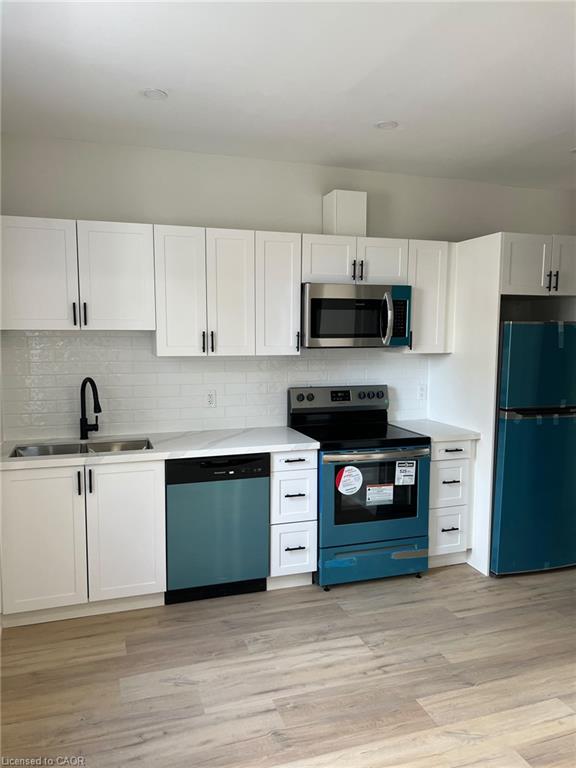 30 Victoria Avenue N Property Photo 1