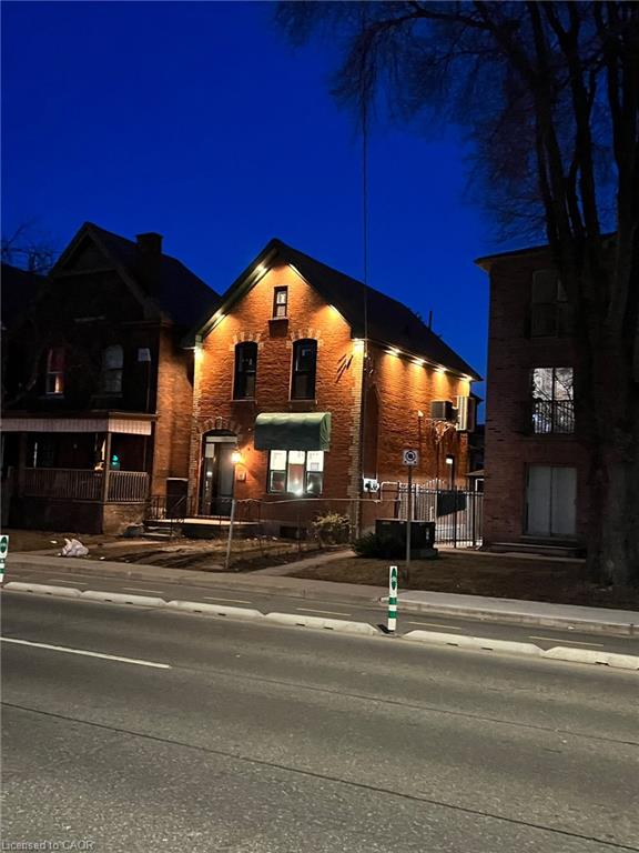 30 Victoria Avenue N Property Photo 6