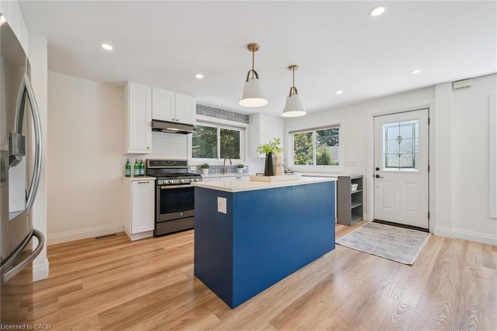 475 Stevenson Street N Property Photo 8