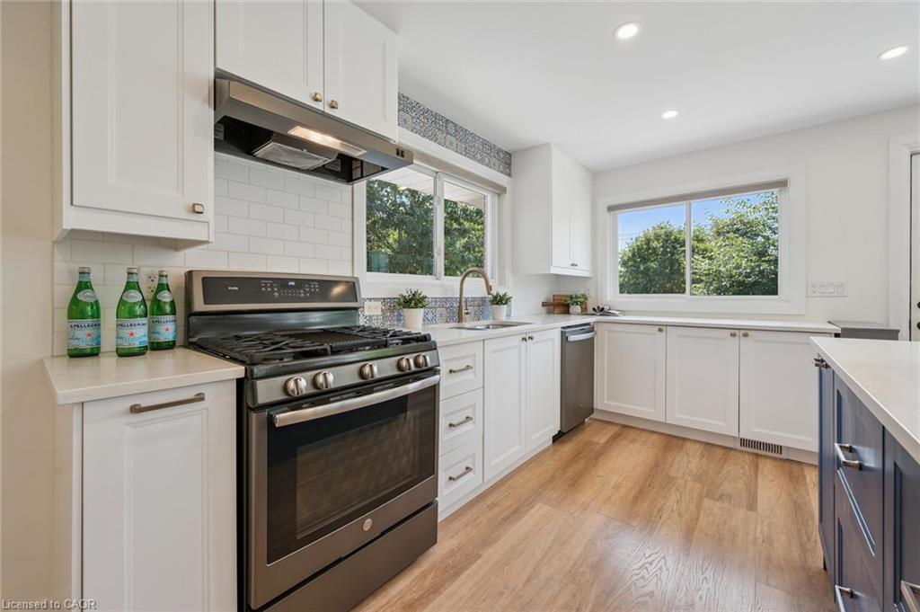 475 Stevenson Street N Property Photo 9