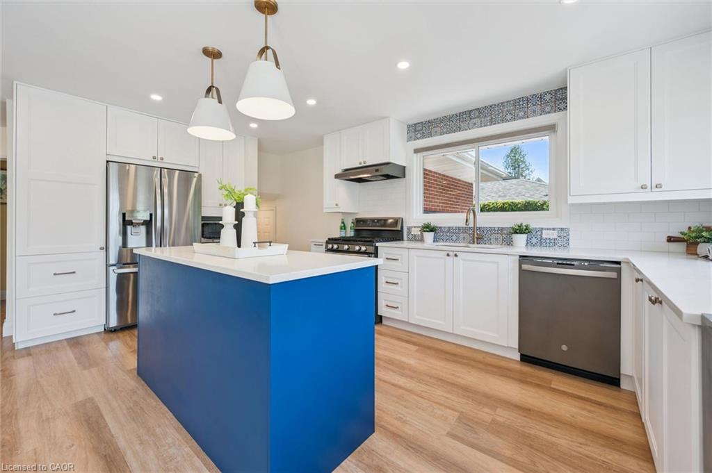 475 Stevenson Street N Property Photo 10