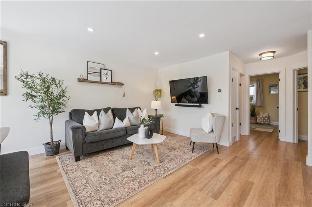 475 Stevenson Street N Property Photo 13