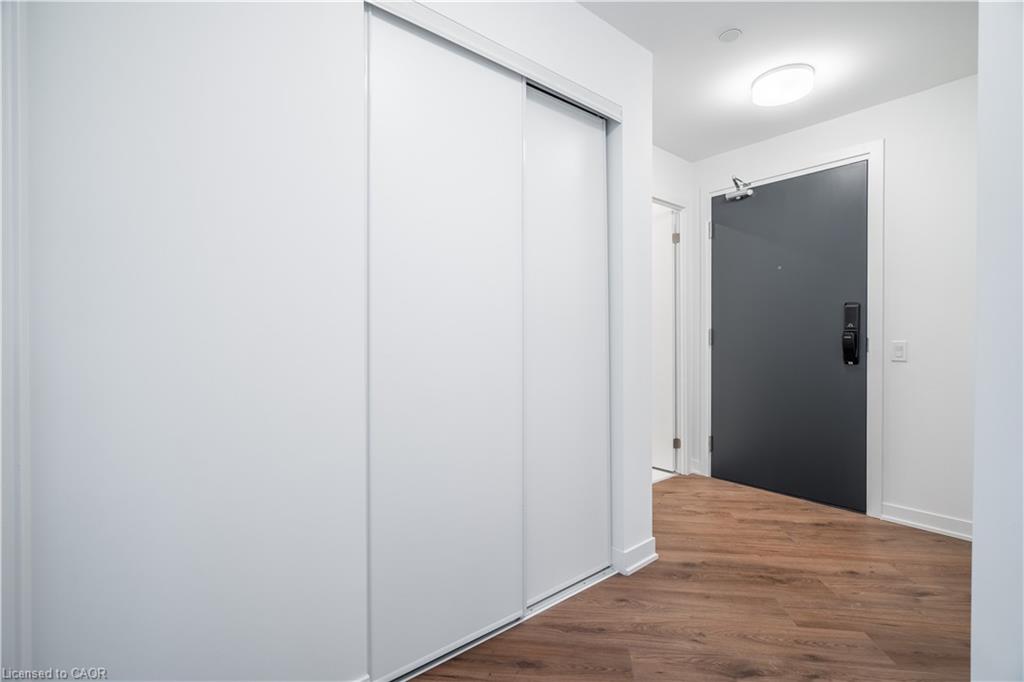 801-395 Dundas Street W Property Photo 5
