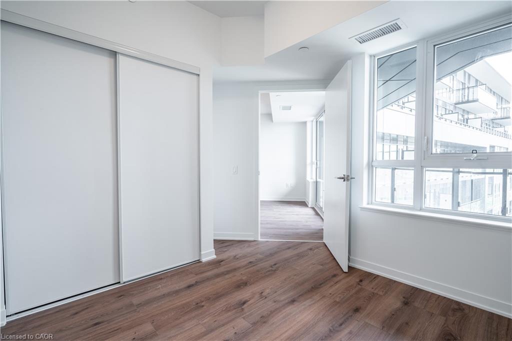 801-395 Dundas Street W Property Photo 12