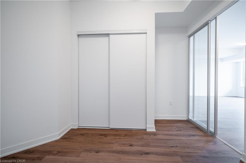 801-395 Dundas Street W Property Photo 14