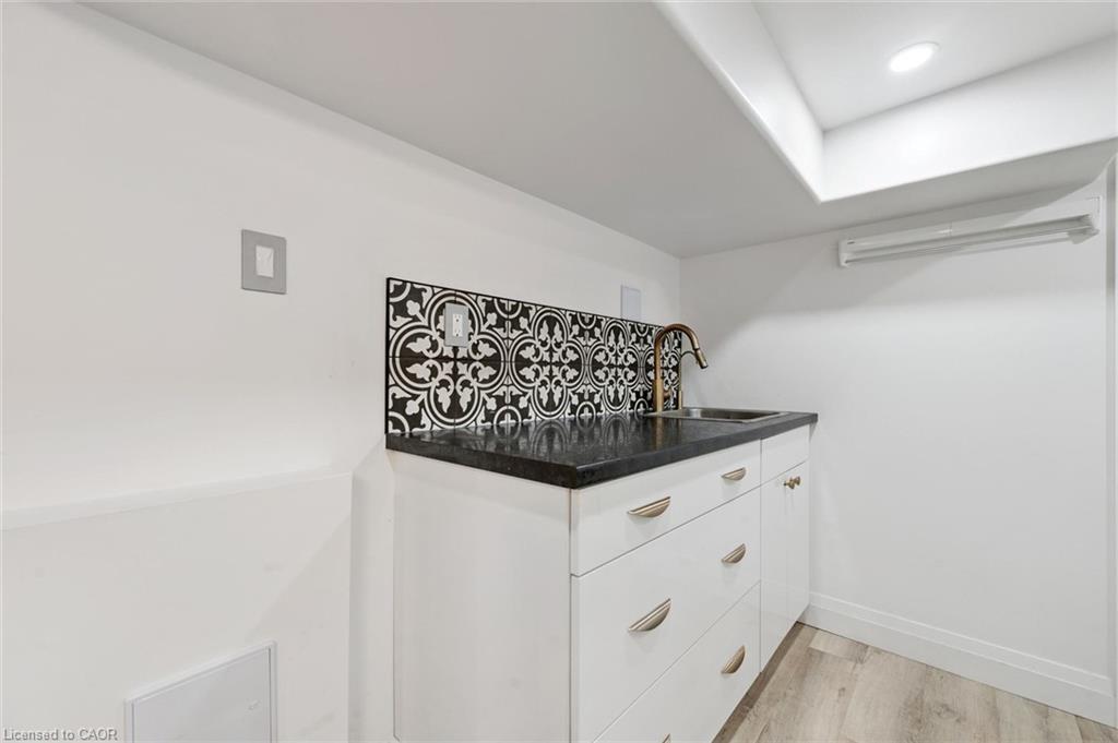 228 Waterloo Street Property Photo 31