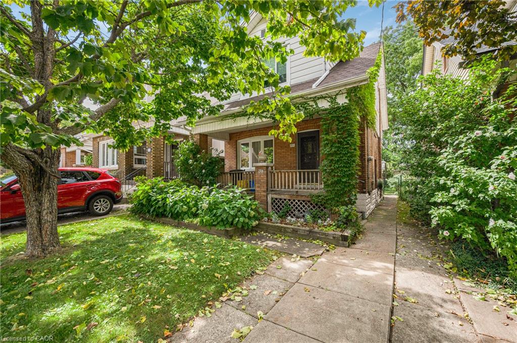 204 Rosslyn Avenue S Property Photo 1