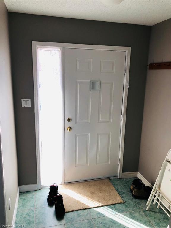 806 Fairway Crescent Property Photo 2