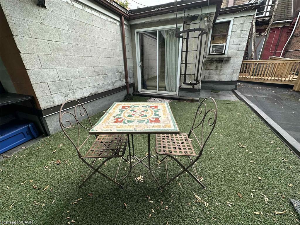 3-237 James Street N Property Photo 11