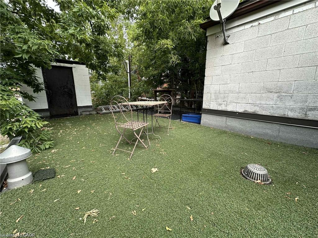 3-237 James Street N Property Photo 12