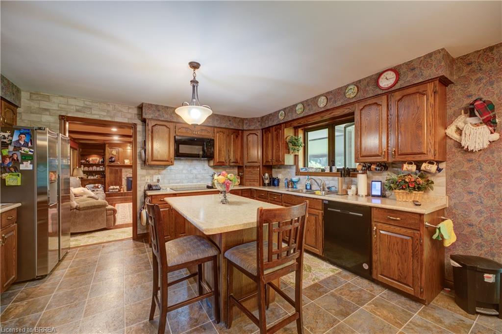1170 Thompson Road E Property Photo 8