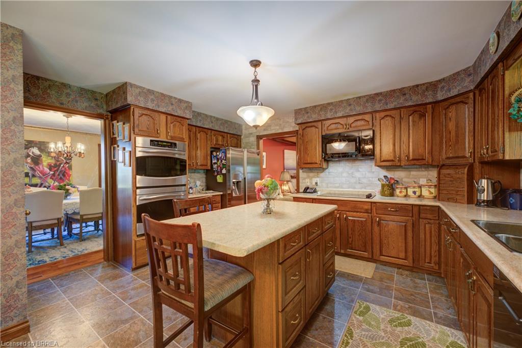 1170 Thompson Road E Property Photo 9