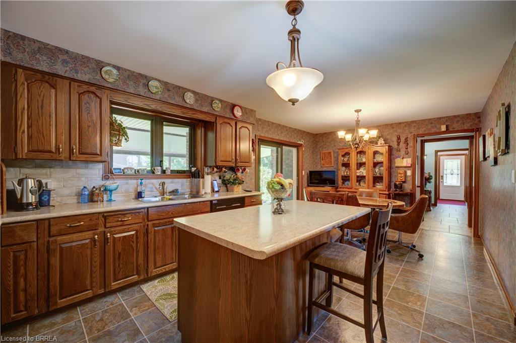 1170 Thompson Road E Property Photo 10