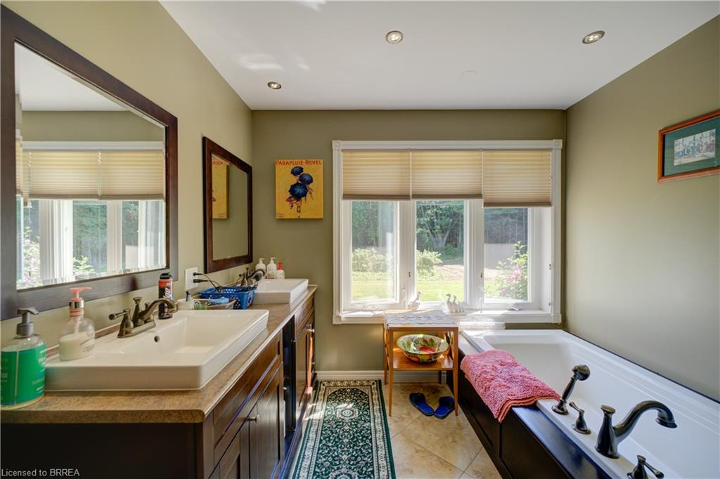 1170 Thompson Road E Property Photo 20
