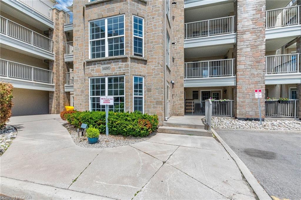 406-1480 Bishops Gate Property Photo 3