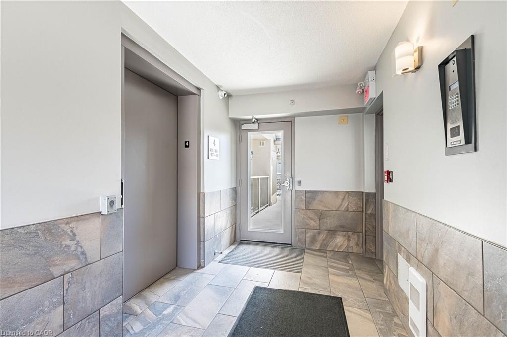 406-1480 Bishops Gate Property Photo 4