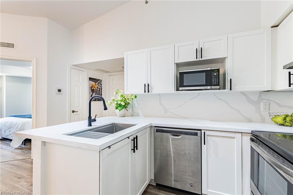 406-1480 Bishops Gate Property Photo 17