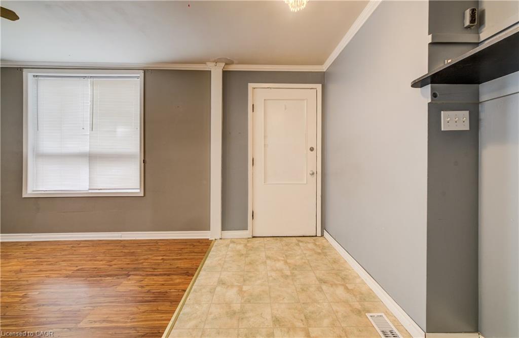 698 King Street W Property Photo 4