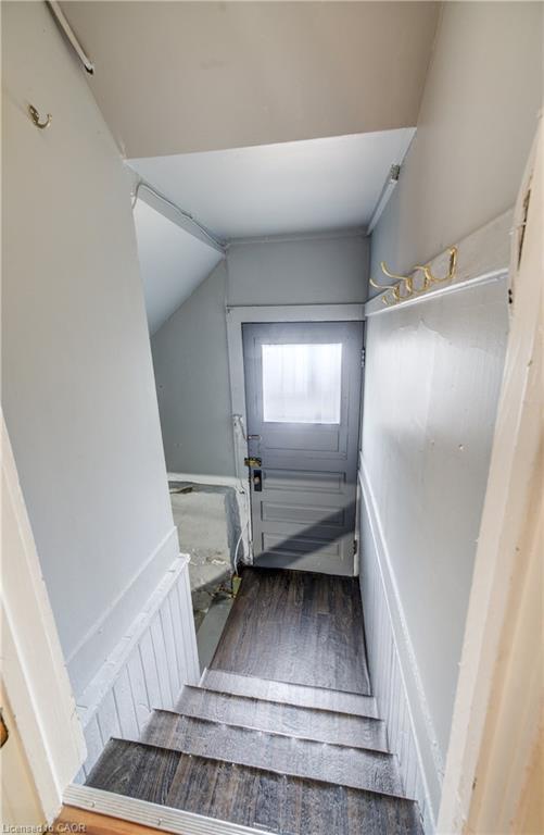 698 King Street W Property Photo 16