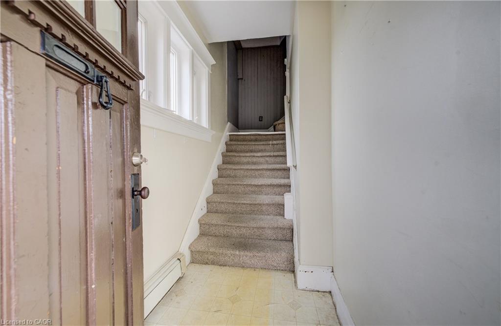 698 King Street W Property Photo 17