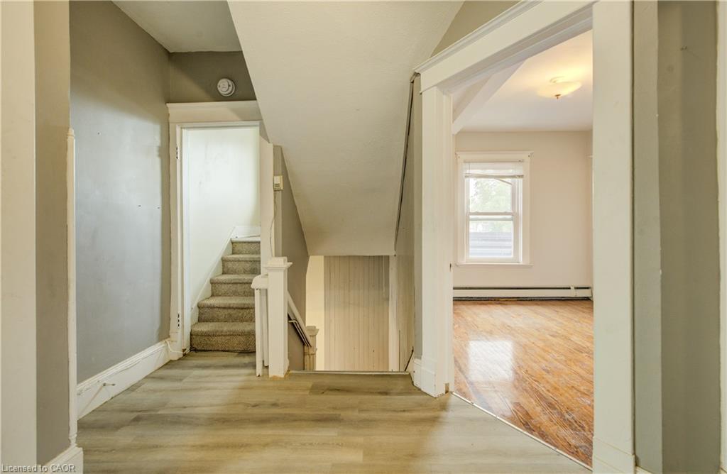 698 King Street W Property Photo 18