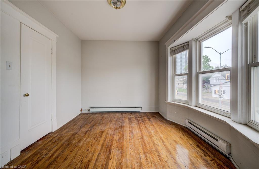 698 King Street W Property Photo 22