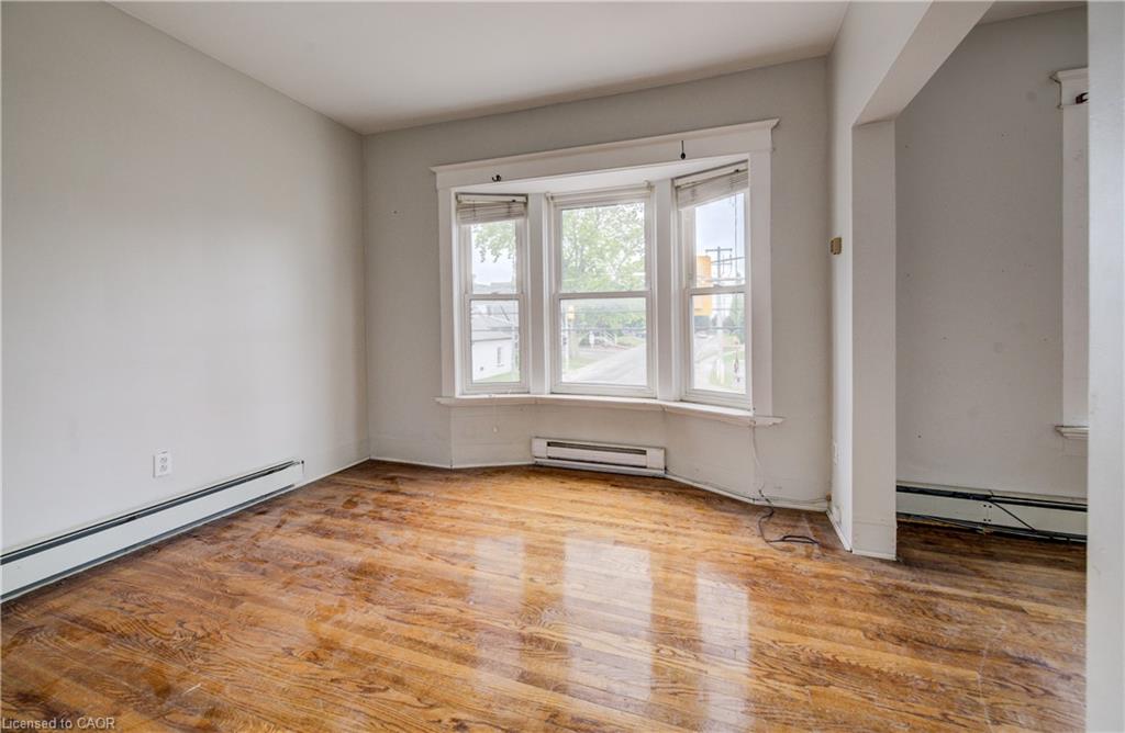 698 King Street W Property Photo 23