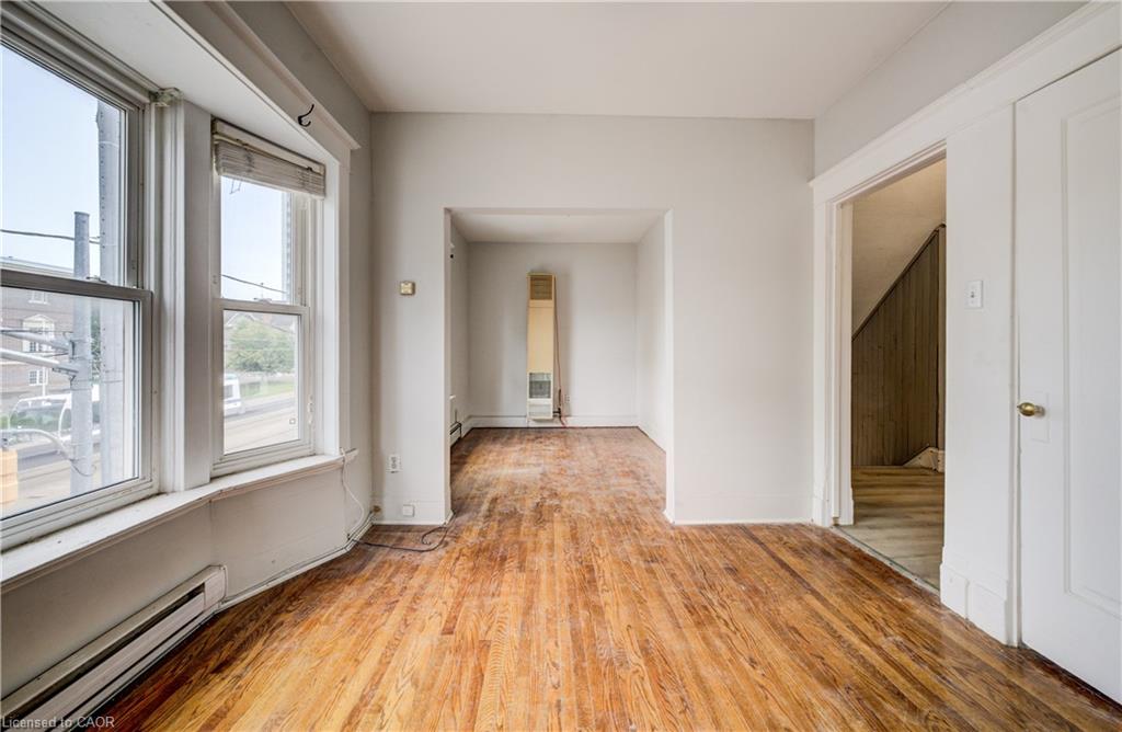698 King Street W Property Photo 24