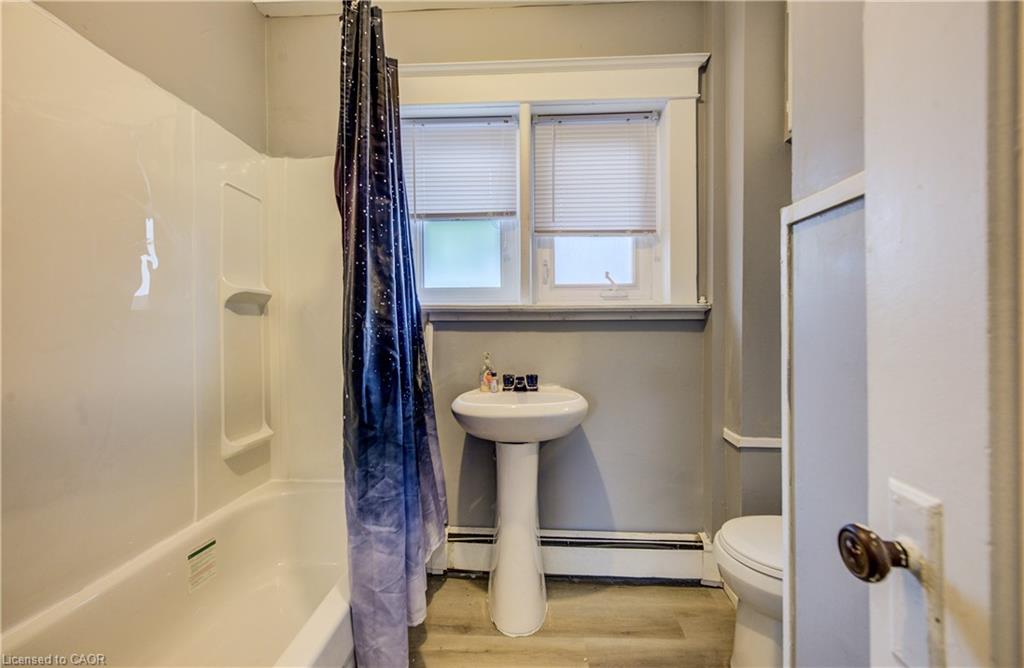 698 King Street W Property Photo 26