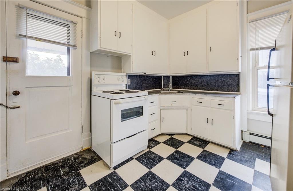 698 King Street W Property Photo 28